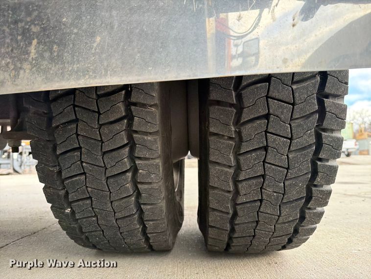 image for item DX5931 2016 Ford F-550 hook lift truck