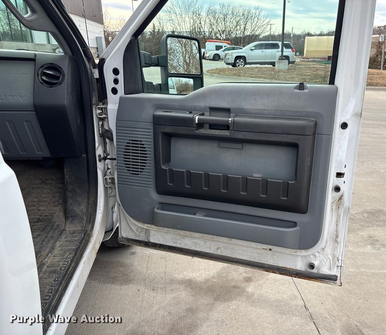 image for item DX5932 2013 Ford F250 utility bed pickup truck