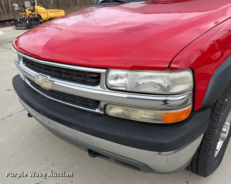 image for item DX5933 2005 Chevrolet Suburban 2500 SUV