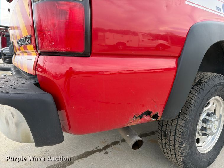 image for item DX5933 2005 Chevrolet Suburban 2500 SUV