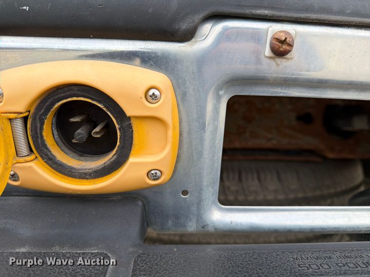 image for item DX5933 2005 Chevrolet Suburban 2500 SUV