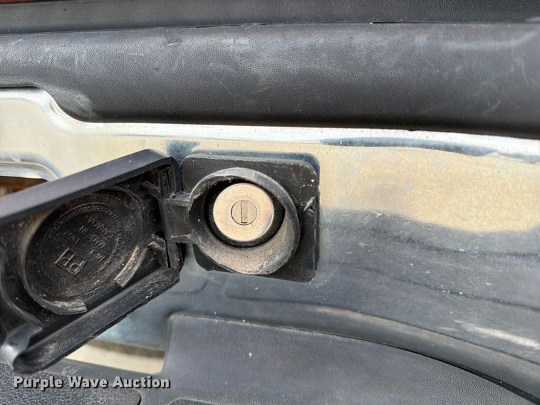 image for item DX5933 2005 Chevrolet Suburban 2500 SUV