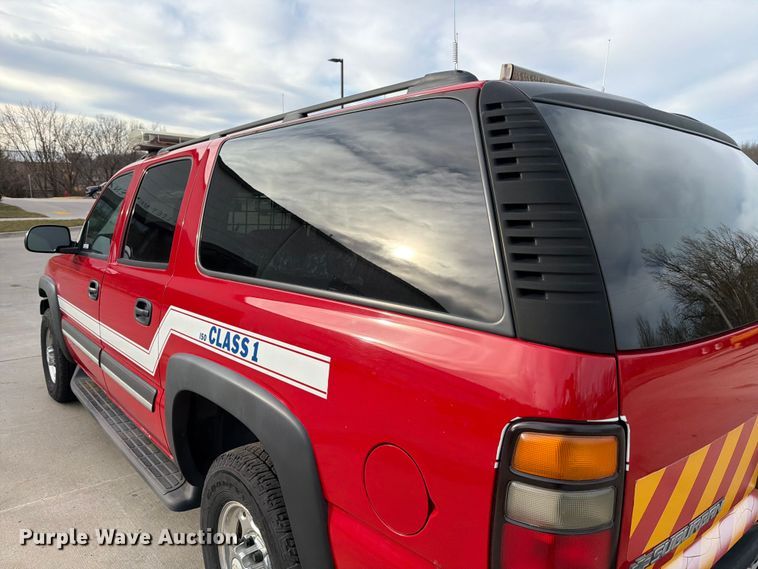 image for item DX5933 2005 Chevrolet Suburban 2500 SUV