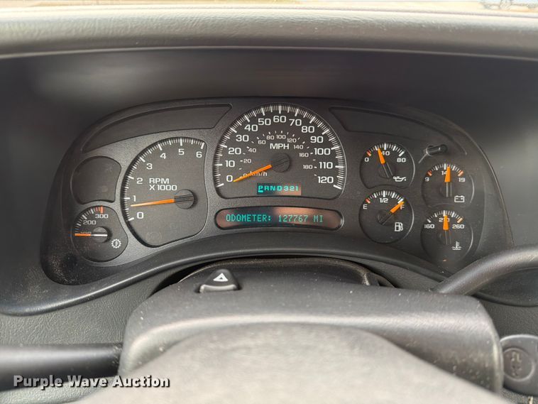 image for item DX5933 2005 Chevrolet Suburban 2500 SUV