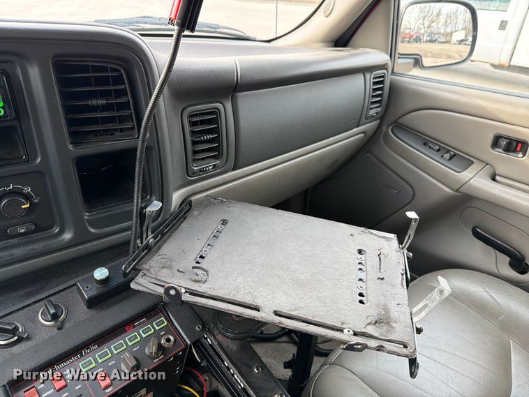 image for item DX5933 2005 Chevrolet Suburban 2500 SUV