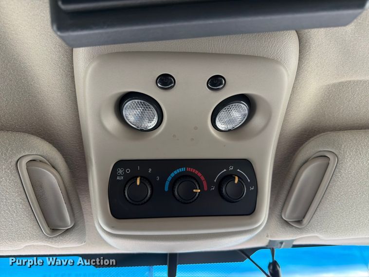 image for item DX5933 2005 Chevrolet Suburban 2500 SUV