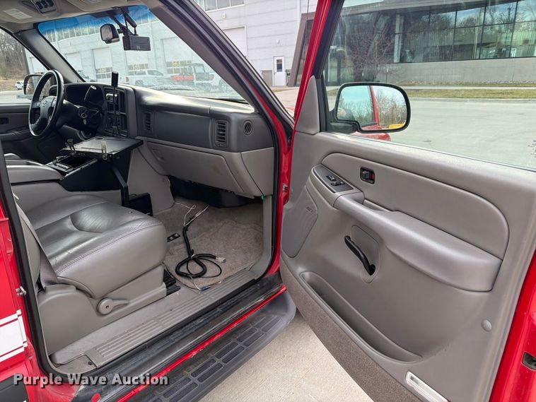 image for item DX5933 2005 Chevrolet Suburban 2500 SUV