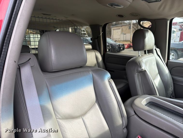 image for item DX5933 2005 Chevrolet Suburban 2500 SUV