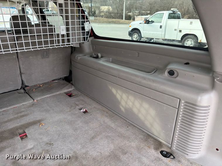 image for item DX5933 2005 Chevrolet Suburban 2500 SUV