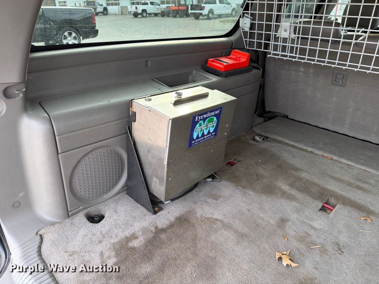 image for item DX5933 2005 Chevrolet Suburban 2500 SUV