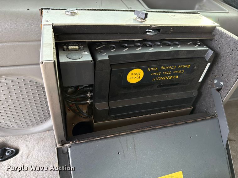 image for item DX5933 2005 Chevrolet Suburban 2500 SUV