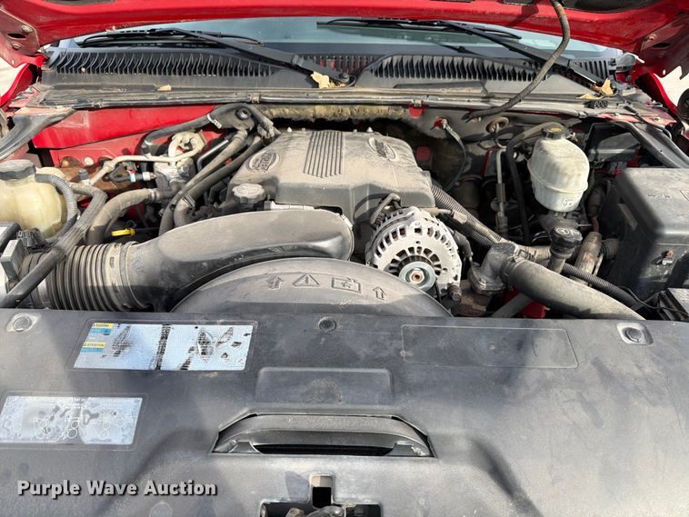 image for item DX5933 2005 Chevrolet Suburban 2500 SUV