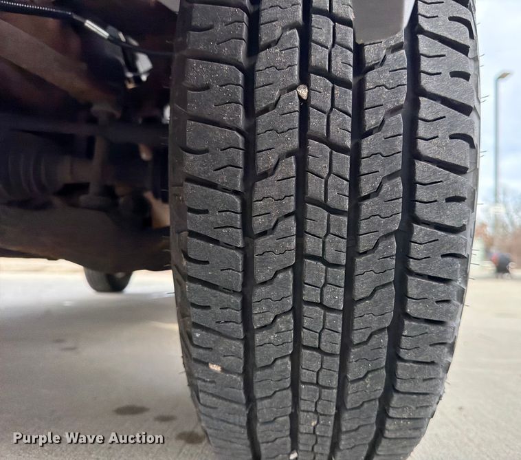 image for item DX5933 2005 Chevrolet Suburban 2500 SUV