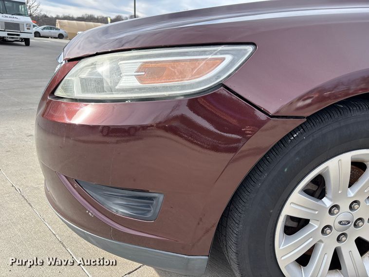 image for item DX5936 2010 Ford Taurus 