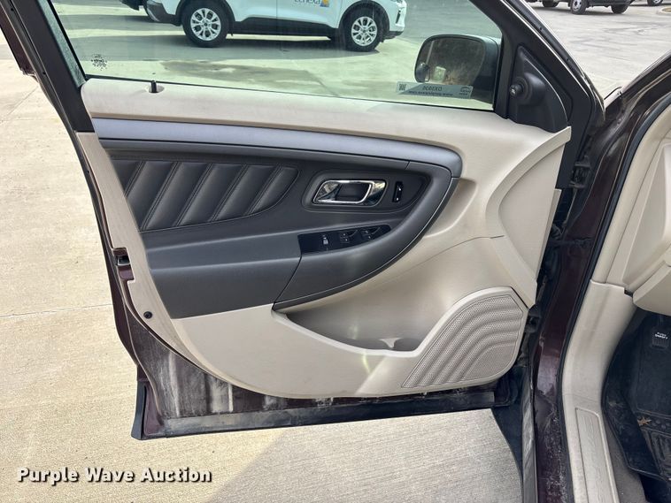 image for item DX5936 2010 Ford Taurus 