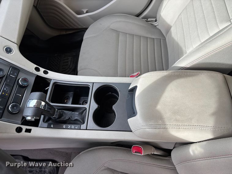 image for item DX5936 2010 Ford Taurus 