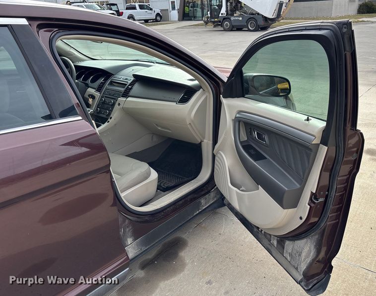 image for item DX5936 2010 Ford Taurus 