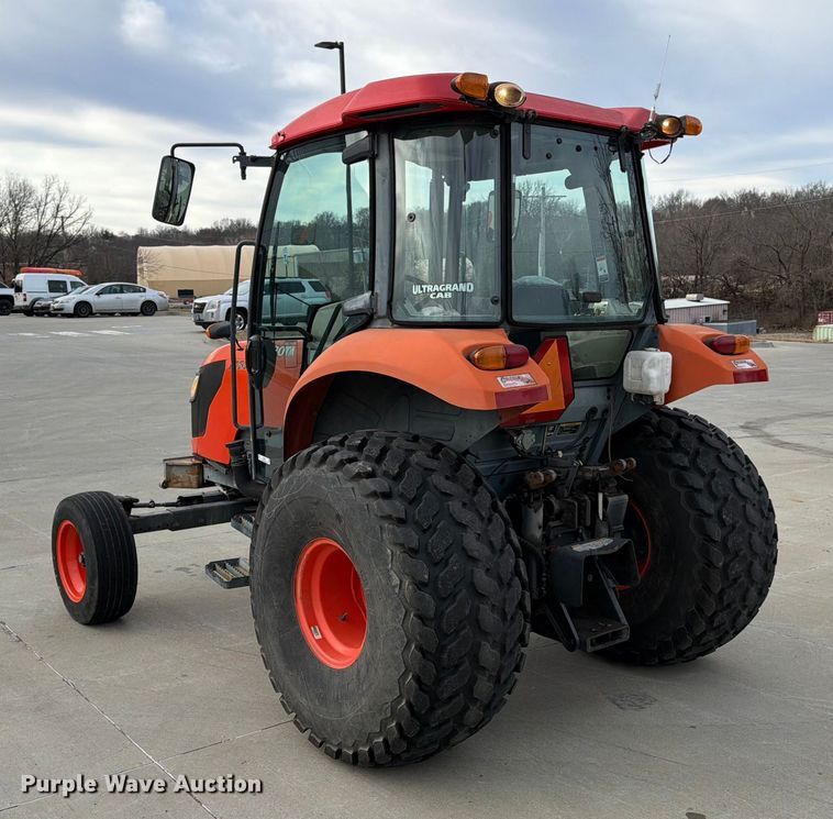 image for item DX5938 Kubota M6040F tractor