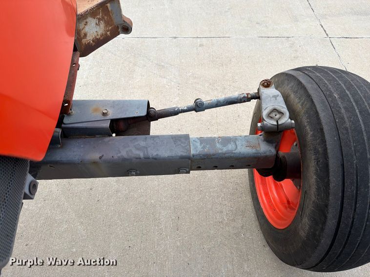 image for item DX5938 Kubota M6040F tractor