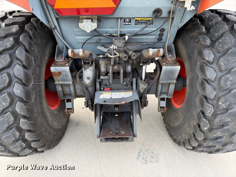 image for item DX5938 Kubota M6040F tractor