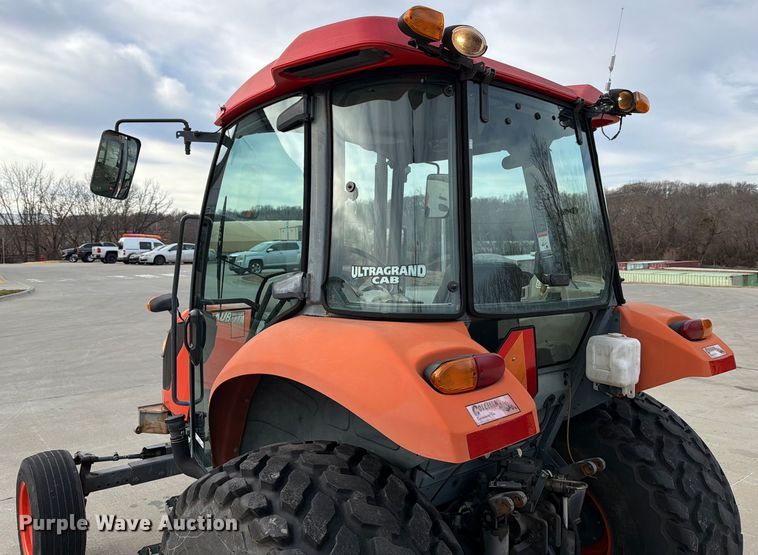 image for item DX5938 Kubota M6040F tractor