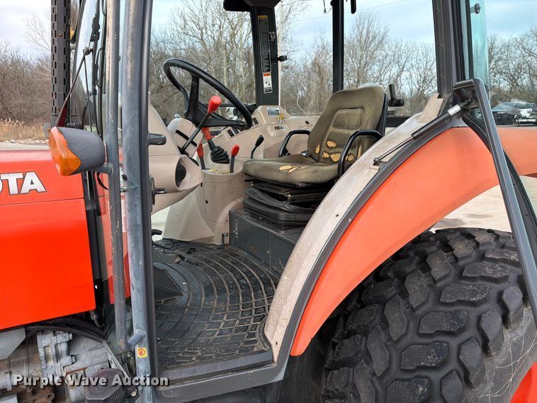image for item DX5938 Kubota M6040F tractor