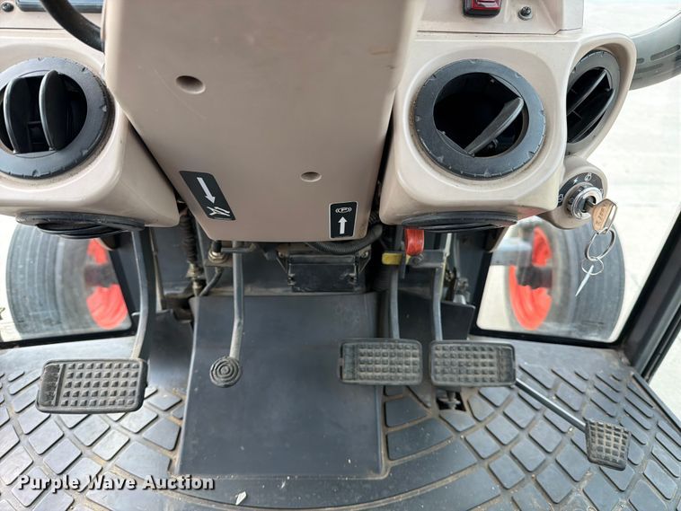 image for item DX5938 Kubota M6040F tractor