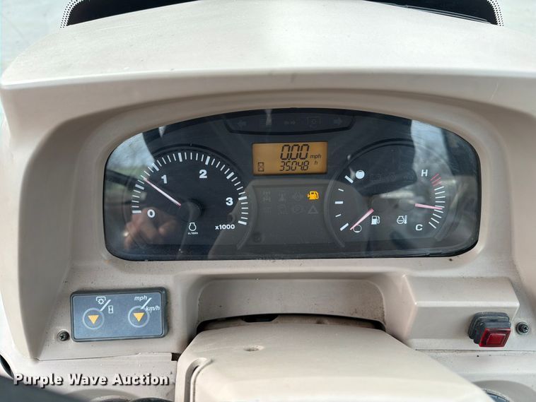 image for item DX5938 Kubota M6040F tractor