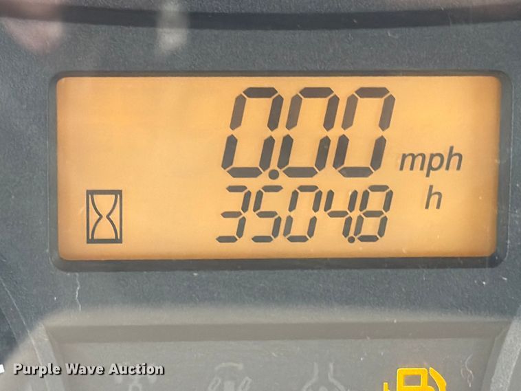 image for item DX5938 Kubota M6040F tractor