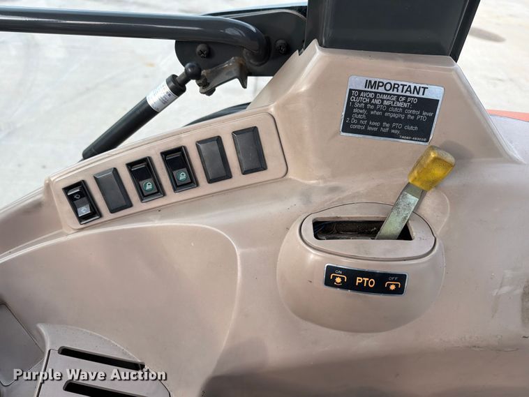 image for item DX5938 Kubota M6040F tractor