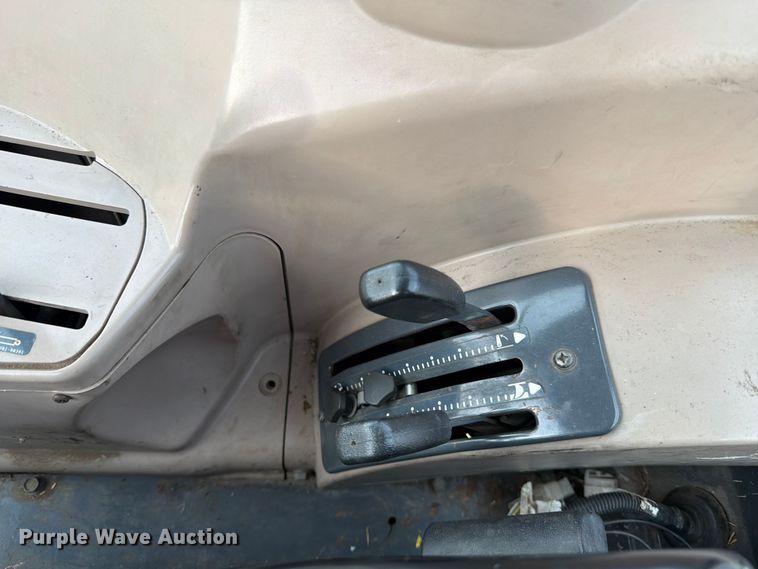 image for item DX5938 Kubota M6040F tractor