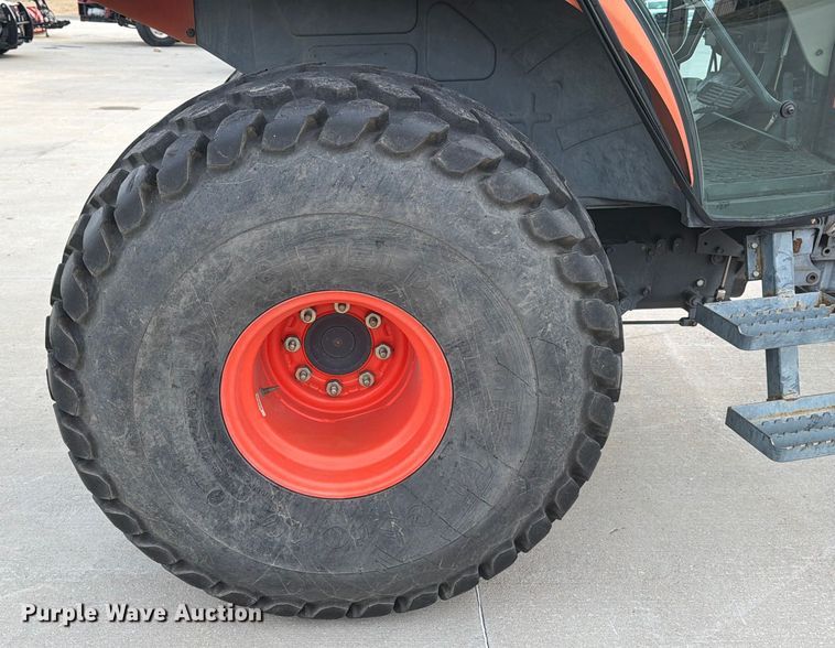 image for item DX5938 Kubota M6040F tractor