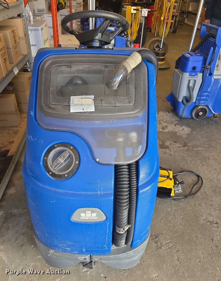 image for item DZ3728 Chariot I Scrub 24 floor scrubber