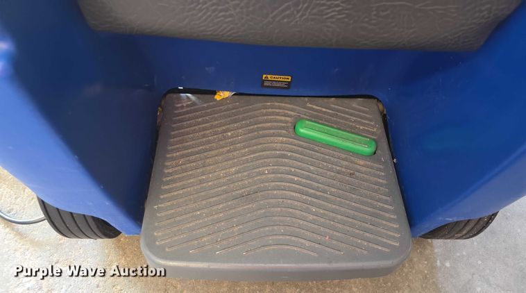 image for item DZ3728 Chariot I Scrub 24 floor scrubber