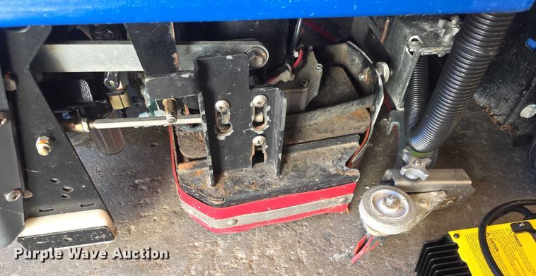 image for item DZ3728 Chariot I Scrub 24 floor scrubber