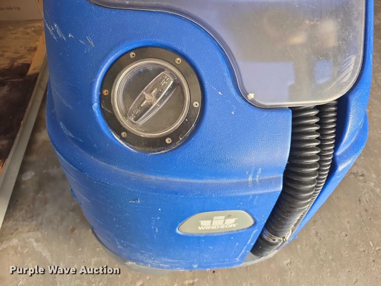 image for item DZ3728 Chariot I Scrub 24 floor scrubber