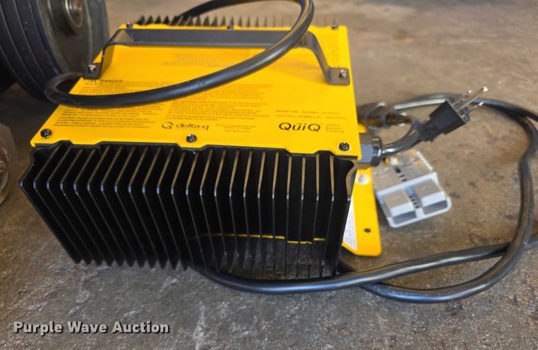 image for item DZ3728 Chariot I Scrub 24 floor scrubber