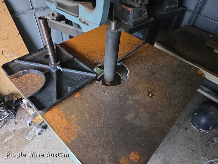 image for item DZ3766 International General 15020M1 oscillating spindle sander