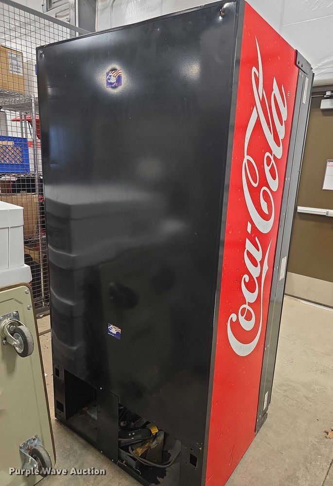 image for item DZ3776 Coca Cola 8-slotted soda machine RVCC6608 vending machine