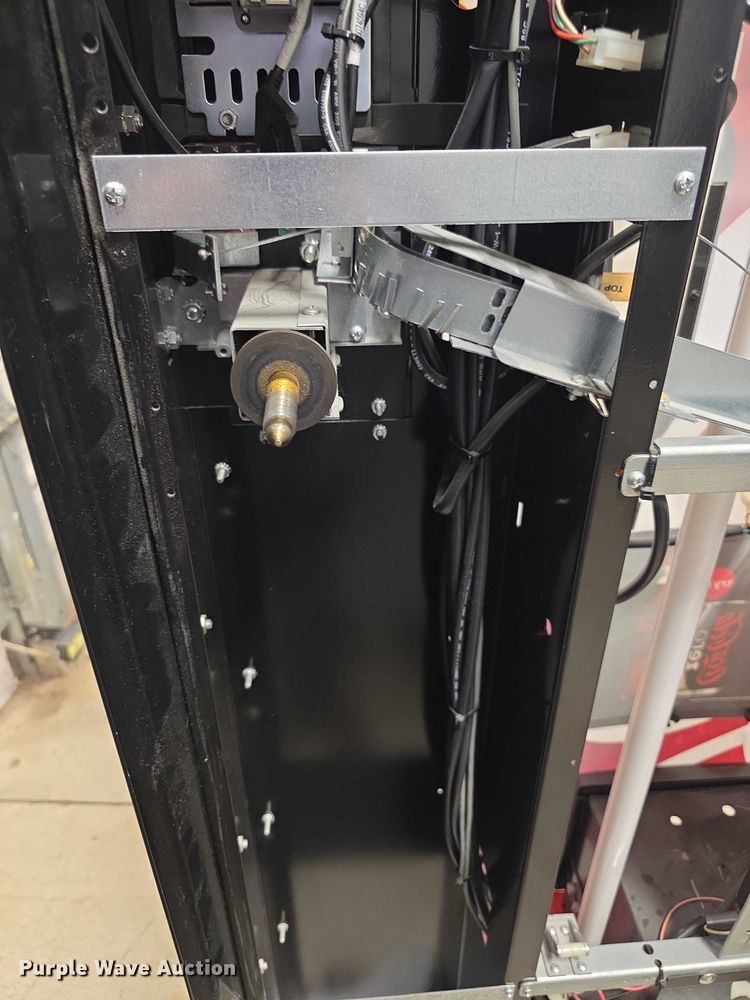 image for item DZ3776 Coca Cola 8-slotted soda machine RVCC6608 vending machine