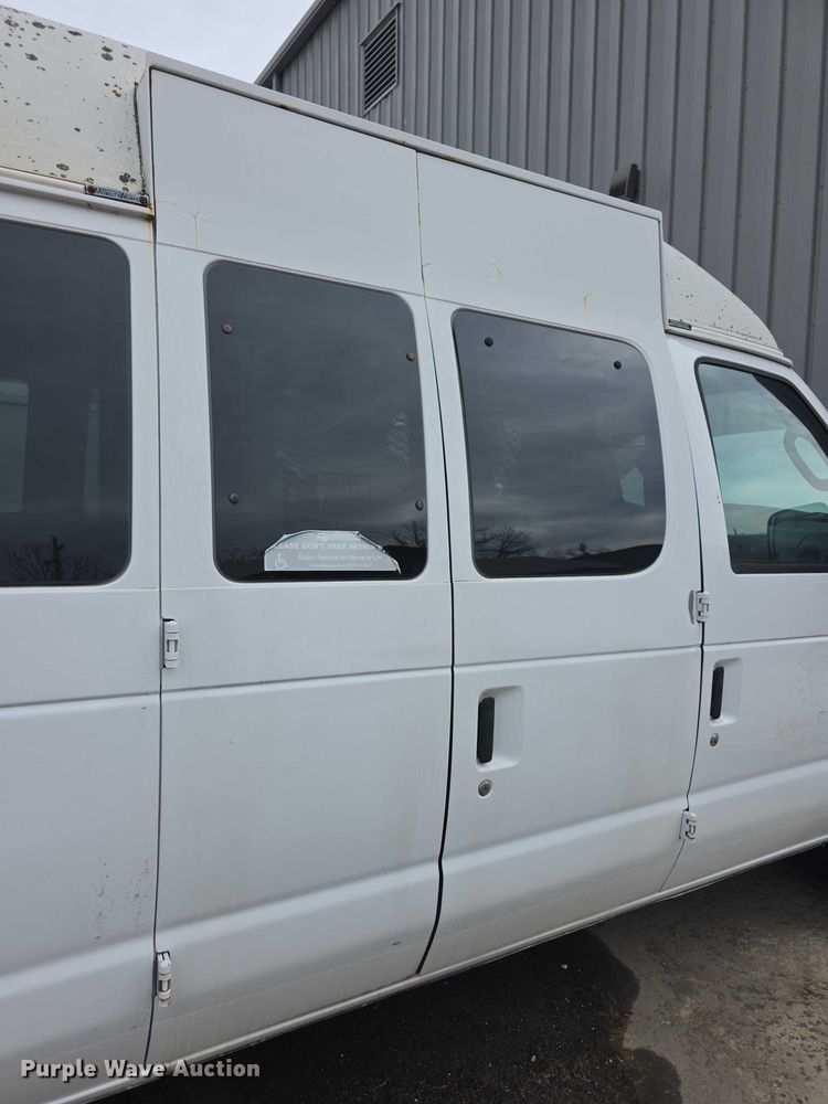 image for item DZ3787 2008 Ford E250 van