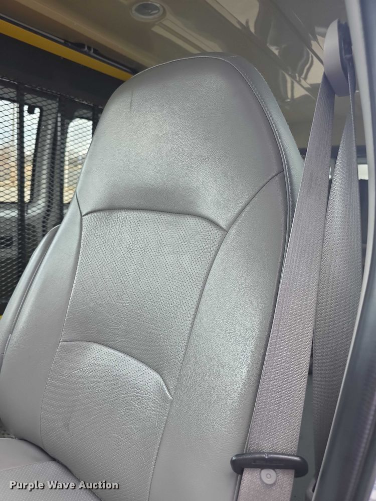 image for item DZ3787 2008 Ford E250 van