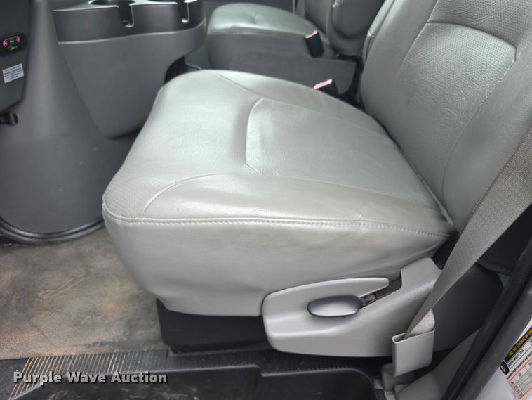 image for item DZ3787 2008 Ford E250 van