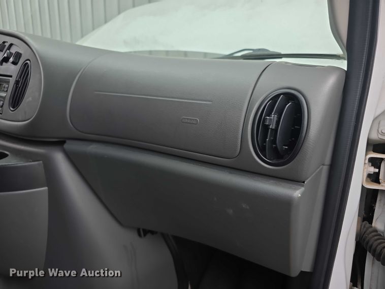 image for item DZ3787 2008 Ford E250 van