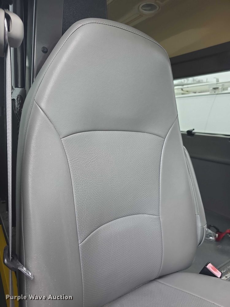 image for item DZ3787 2008 Ford E250 van