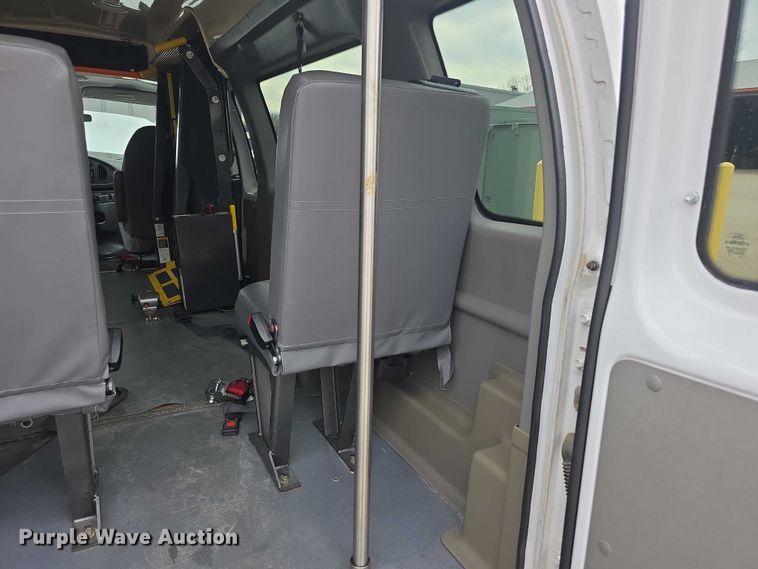 image for item DZ3787 2008 Ford E250 van