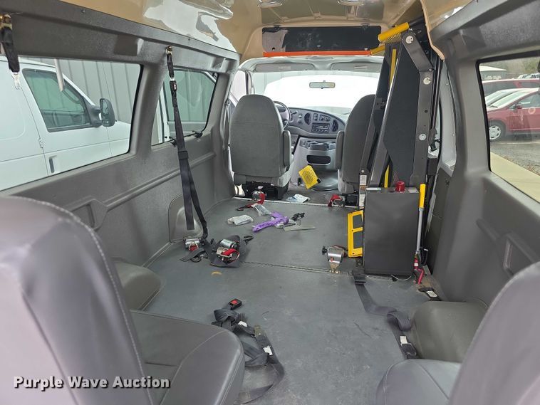 image for item DZ3787 2008 Ford E250 van