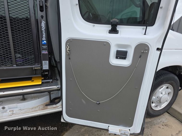 image for item DZ3787 2008 Ford E250 van