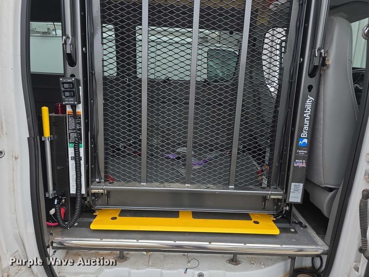 image for item DZ3787 2008 Ford E250 van