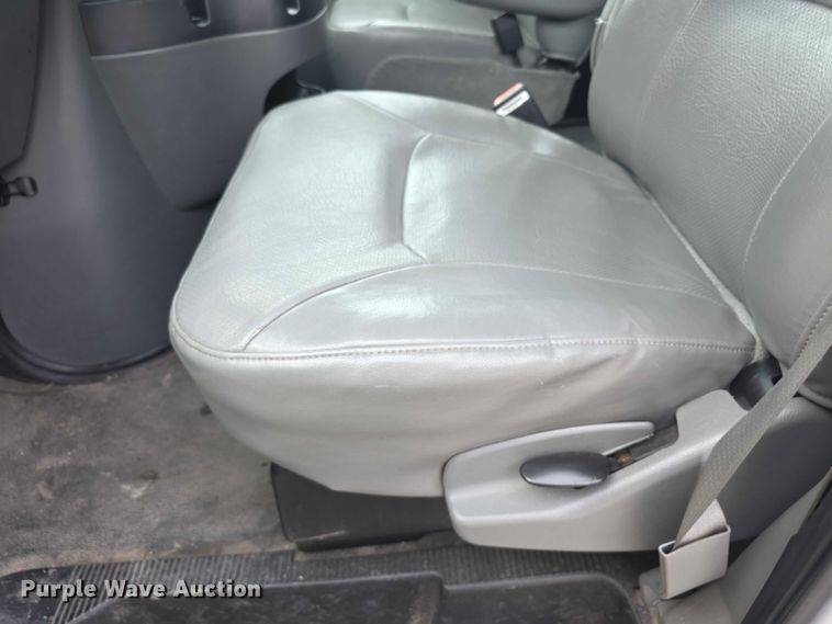 image for item DZ3790 2006 Ford E350 van